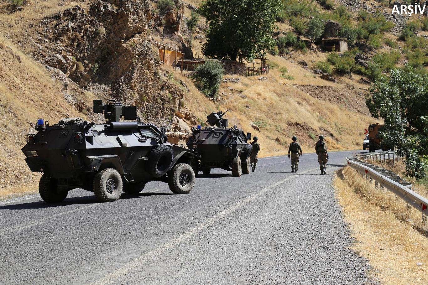 Askeri konvoya roketle saldıran 3 PKK’li öldürüldü